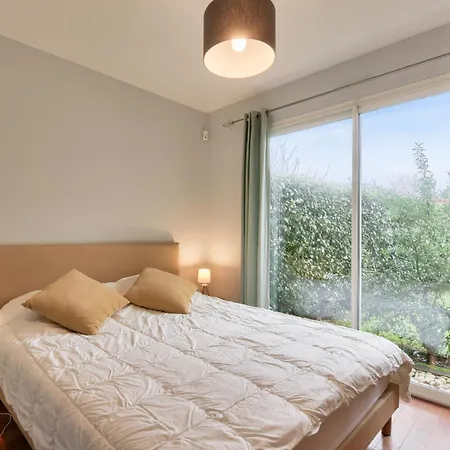 5 Chambres Avec Piscine A *